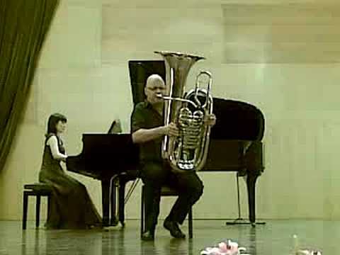 Jens Bjôrn Larsen tocando Three Miniatures (Anthony Plog)