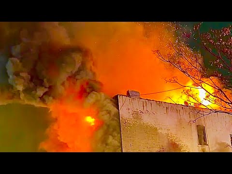 **{MASSIVE INFERNO~FDNY BOX 4085~FDNY BATTLING 10/86 3RD ALARM FIRE IN MIXED OCCUPANCY IN QUEENS}**