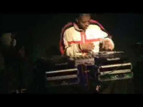 DJ Kl jay toca uns pesos Nacionais na festa do Dexter em campinas