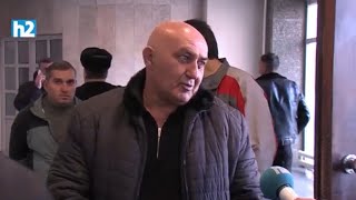 Թրիքը՞, չէ՛, մենք էդքան փնթի չենք, ակուրատնի ենք. մեր խոզերը կլցնենք տռասներին. խոզաբույծներ: Լրաբեր