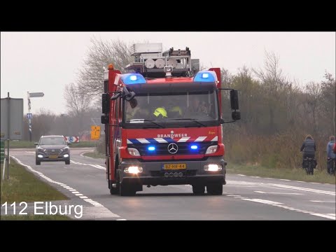 PRIO1 Brandweer Texel [10-5931] met spoed naar een OMS in de Koog