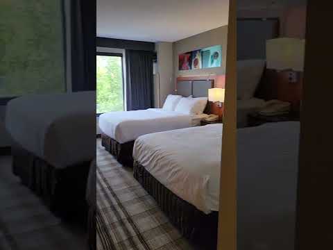 Crowne Plaza Auburn Hills - Standard Double Room - Hotel Room Tour