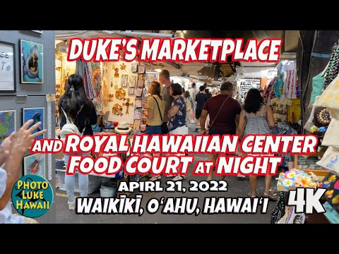 Duke's Marketplace e Royal Hawaiian Center Food Court à noite, 21 de abril de 2022 Waikiki Oahu Havaí