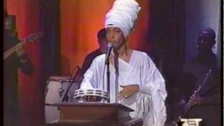 Erykah Badu - Bag Lady &amp; Penitentiary Philosophy (Live) w/ band 2001