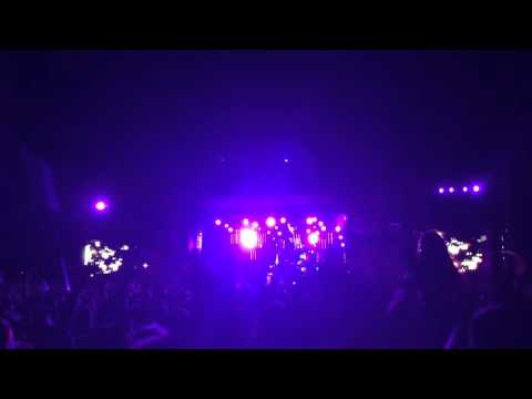 Flume - Tennis Court (Feat. Lorde) live