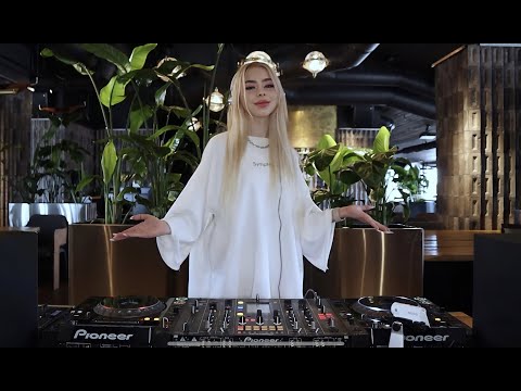 Bella Kri - Live Mix  @ 7loft 2023 Lviv [Melodic techno & Progressive House]