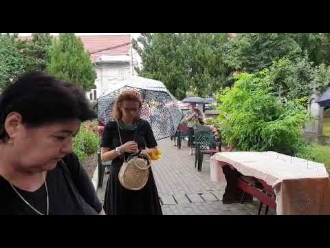 Preotul Doru Gheaja, sărbătorit la 8 decenii de viață,  în curtea Bisericii ”Buna Vestire”