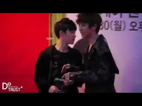 120430 Chanyeol grab D.O's arm (Chanyeol, D.O. Fancam)