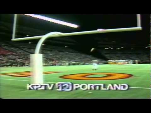 Oregon LB Scott Kozak sacks Hawaii QB Warren Jones 12-03-1988