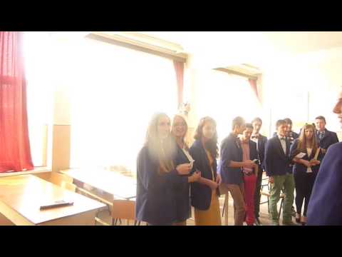 Alexandru C. cântă Gaudeamus cu colegii