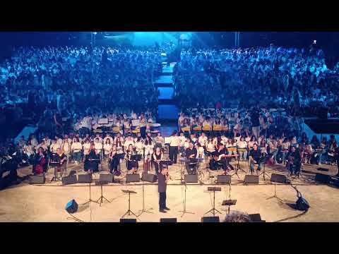 Μη μου θυμώνεις μάτια μου/ Γιώργος Νταλάρας & Μαθητική Χορωδία @Θέατρο Πέτρας