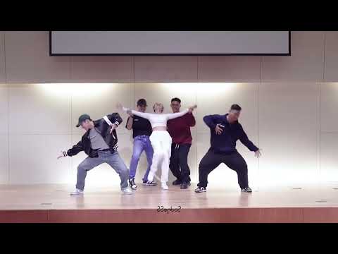 211127 페 럼홀 화사 I'm a 빛 full cam (Mamamoo Hwasa I'm a B fancam Mirrored)