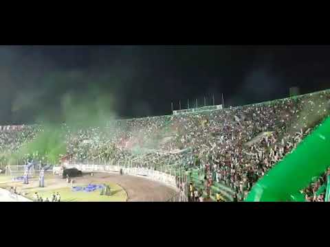 "La Hinchada Más Grande Del País - Los De Siempre" Barra: Los de Siempre &bull; Club: Oriente Petrolero