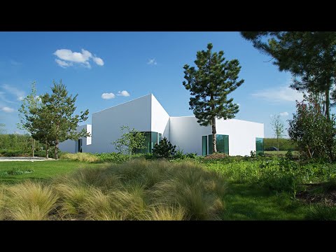Vila cu design MINIMALIST | Premiata 2020 | Gated Community | COMISION 0% — Video