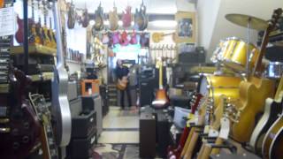 Video thumbnail for 1968 Marshall Super Bass 100 Watt Plexi (Full Volume) by Dave Simpson