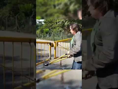 Cidadão indignado com manifestantes esquerdistas que fecharam as entradas da UFSC