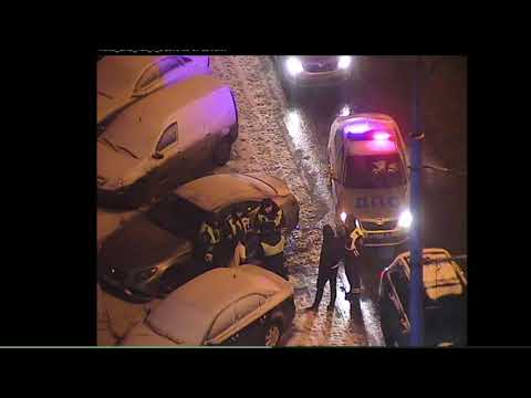 Задержание Мары Багдасарян сняла камера видеонаблюдения.