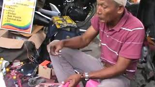 Download lagu PEDAGANG LUCU # Lem Keren Dijual Pedagang Kaki lima Di Pasar Legi Kotagede Jogja mp3