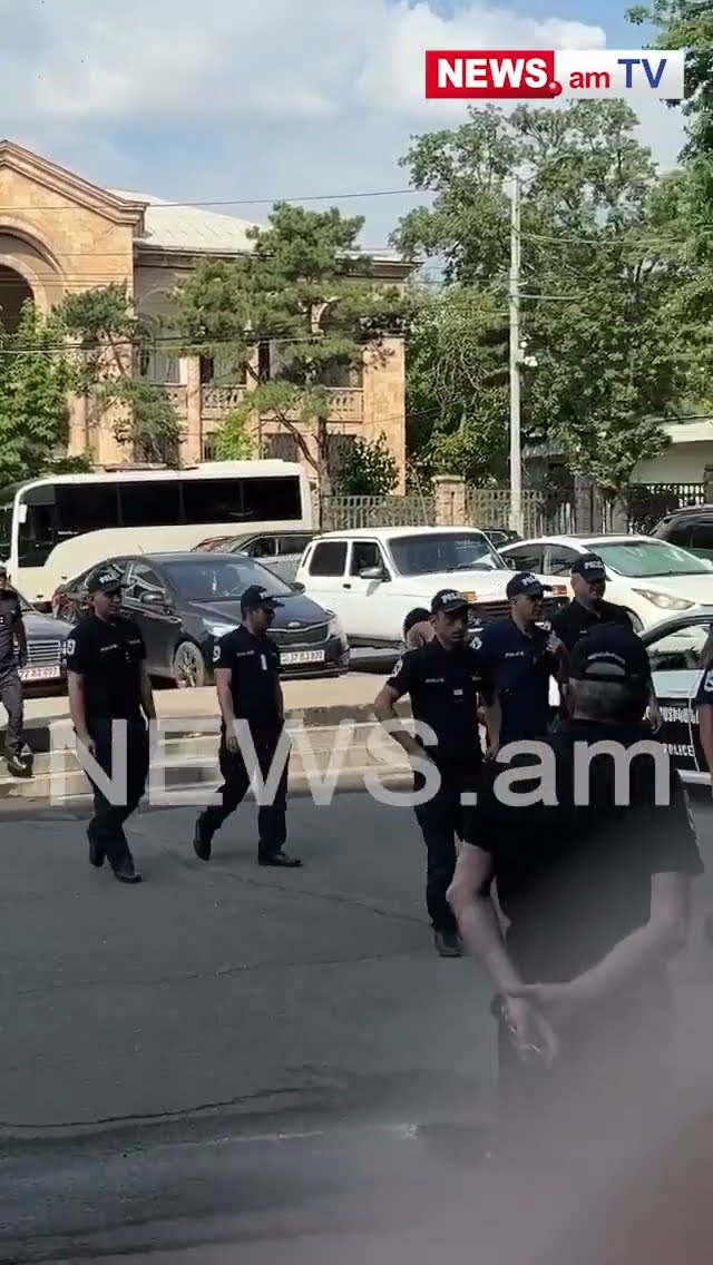 ՍԴ նիստին ընդառաջ ոստիկանության գվարդիան արդեն դատարանի բակում է