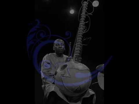 Toumani Diabaté & Ballaké Sissoko 1999   Récital duo de kora   YouTube