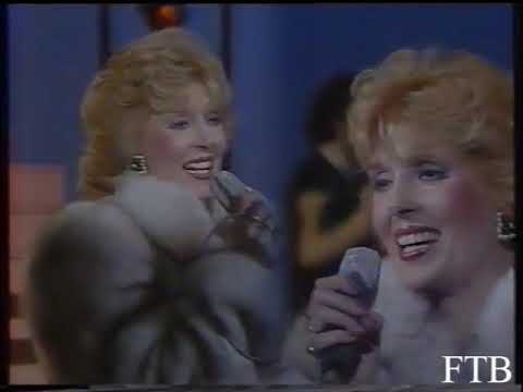 Claudia Mores  -  Golondrinas acompañada por la Orquesta de Armando Cupo