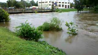 preview picture of video 'Manatawny Creek at Memorial Park, Pottstown, PA after Irene 8/28/11'