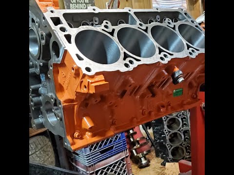 Installing the crankshaft in my bge 6.4 hemi block for my challenger