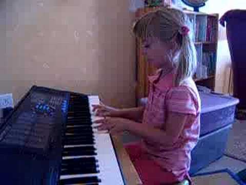 Julia H. spielt Klavier Mai 2006