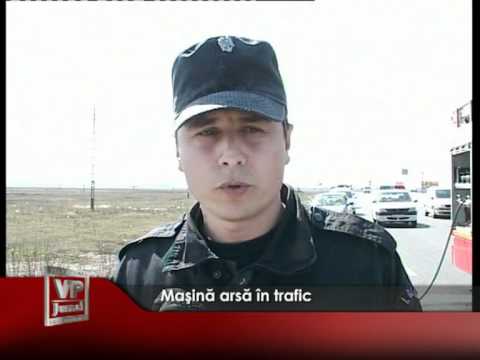 Maşină arsă în trafic