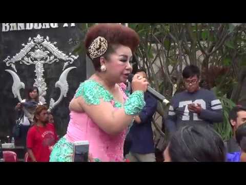 Bungsu Bandung Medley Talak Tilu Mobil Butut Live