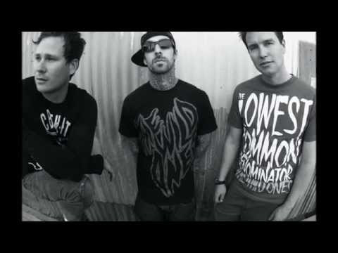 Blink 182 - Everytime i look for You [HQ]