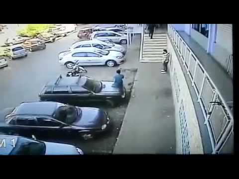 Moto é furtada em plena luz do dia em frente a supermercado de São Sebastião