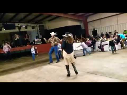 Juan alegria baila con su esposa maria elena