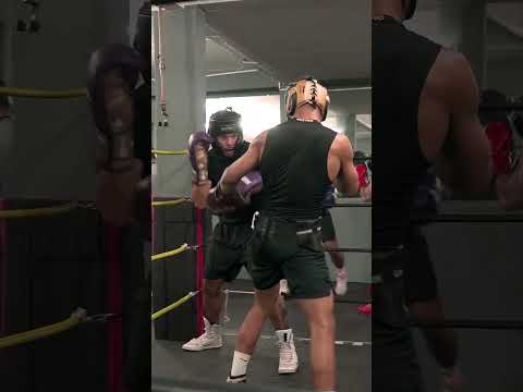 Finta, faz ele errar e pega ele! #boxe 🥊