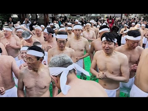 Video Thumbnail: Tokio: 100 Gläubige trotzen eisigem Wasser bei Shinto-Ritual