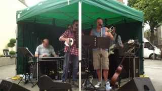 preview picture of video 'Steel Riders perform Hey Good Lookin' in Trinity Square, Sutton'