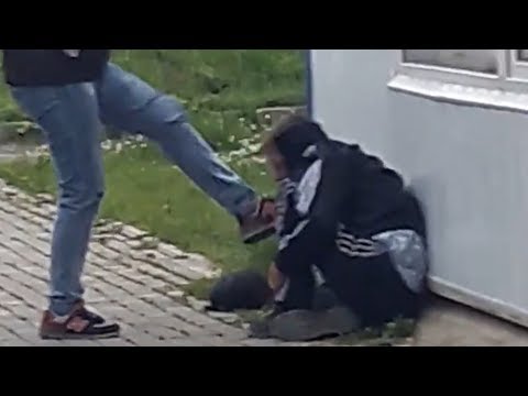 Методика пробуждения ногой по лицу