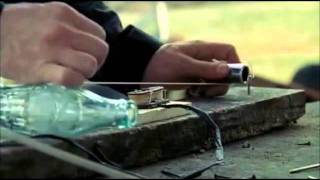 Jack White - Building a guitar + I fought piranhas (©It Might Get Loud)