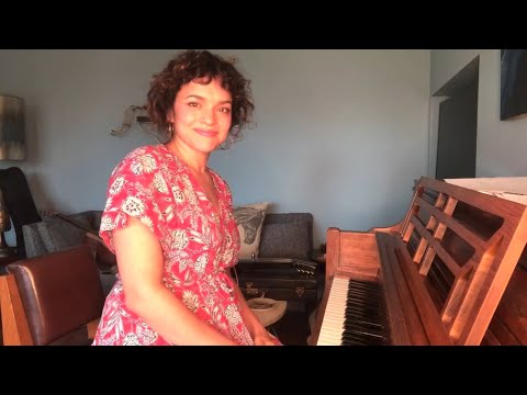 Norah Jones - Mini Concert - Happy Birthday, Willie Nelson! - (04-29-2020)