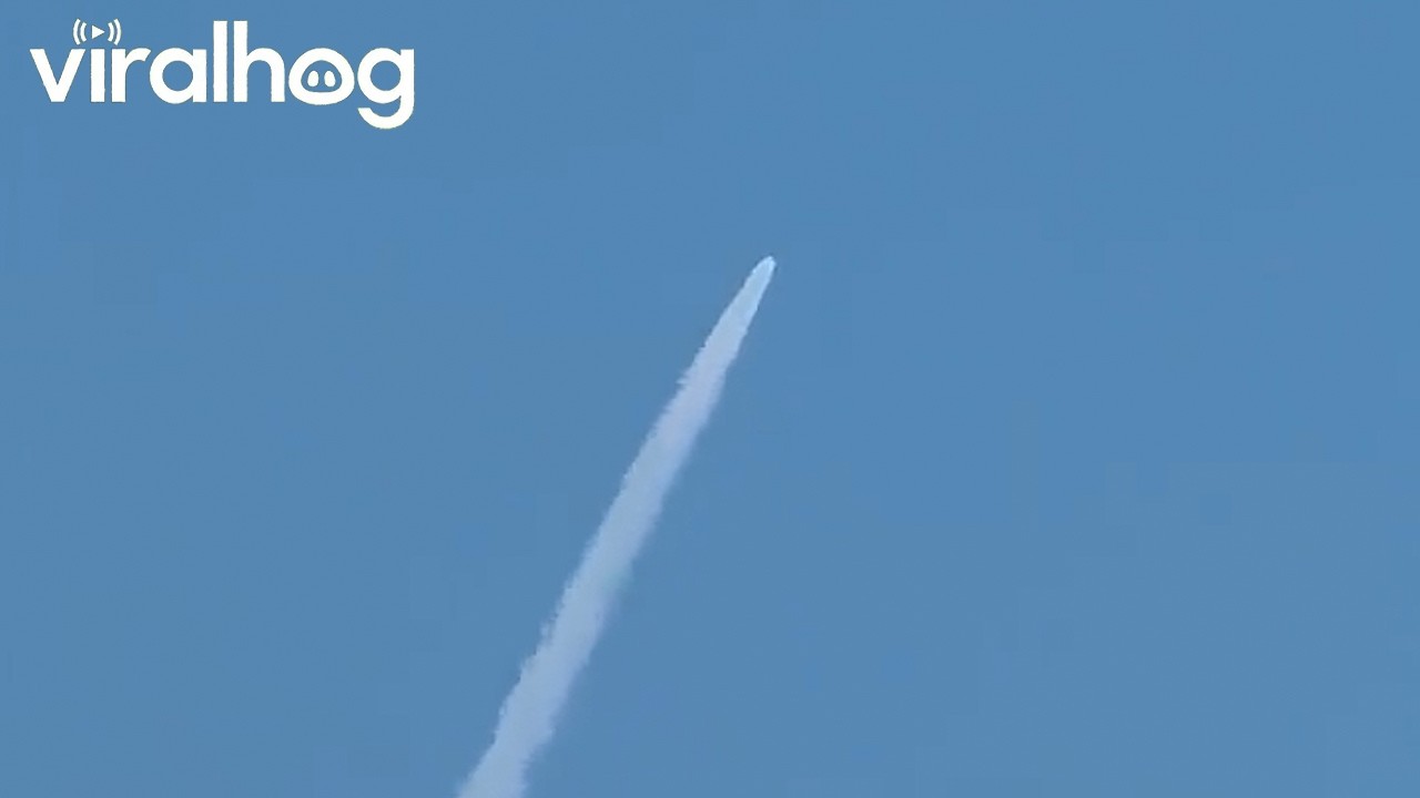 Watch as the Artemis II Launch is Seen from a Tampa Balcony || ViralHog
