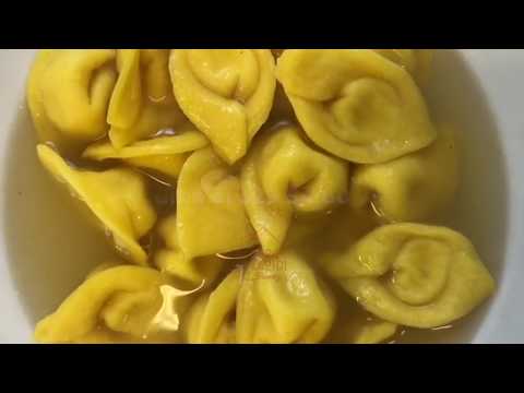 Cappelletti in brodo