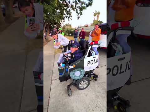 Police officers surprise little boy ❤️