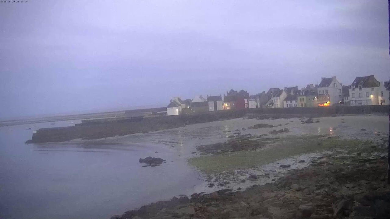 Live webcam view of Île de Sein Harbor & Boats