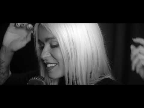 Renato Júnior - Sete Luas Feat. Áurea (Official Video)