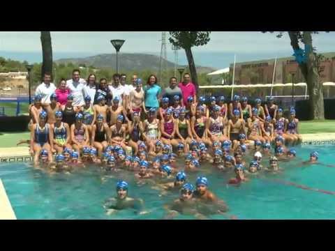 La nadadora Melani Costa comparte entrenamiento en La Nucía con 87 jóvenes promesas