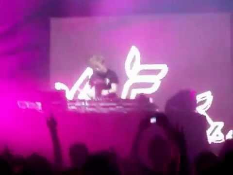 Ferry Corsten plays The Airstatic - Worldwide (Anton Firtich Remix) foro alterno GDL 10/07/10