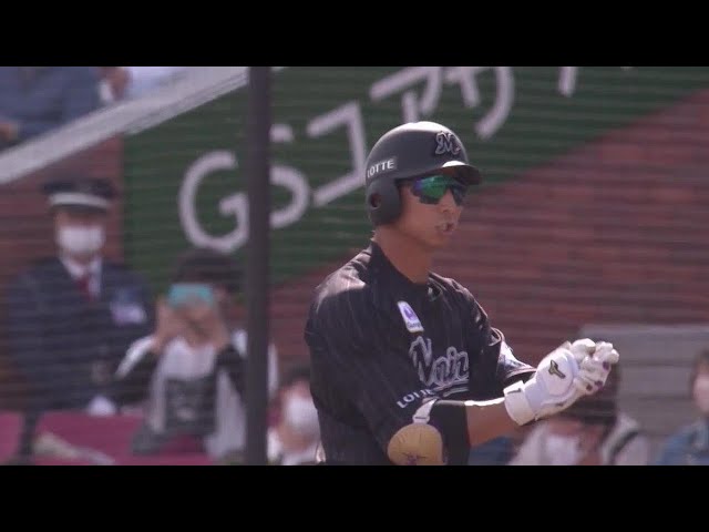 【4回表】3連打!! マリーンズ・福田秀平がセンターへ2点タイムリーヒットを放つ!! 2022年5月11日 東北楽天ゴールデンイーグルス 対 千葉ロッテマリーンズ