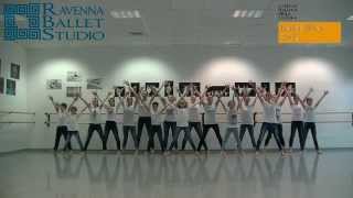 preview picture of video 'Flash Mob Giornata Mondiale della Danza 2015 Ravenna Ballet Studio'