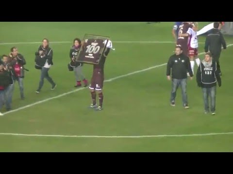 Jose Sand ovacionado por haber jugados 100 partidos con la camiseta de Lanus