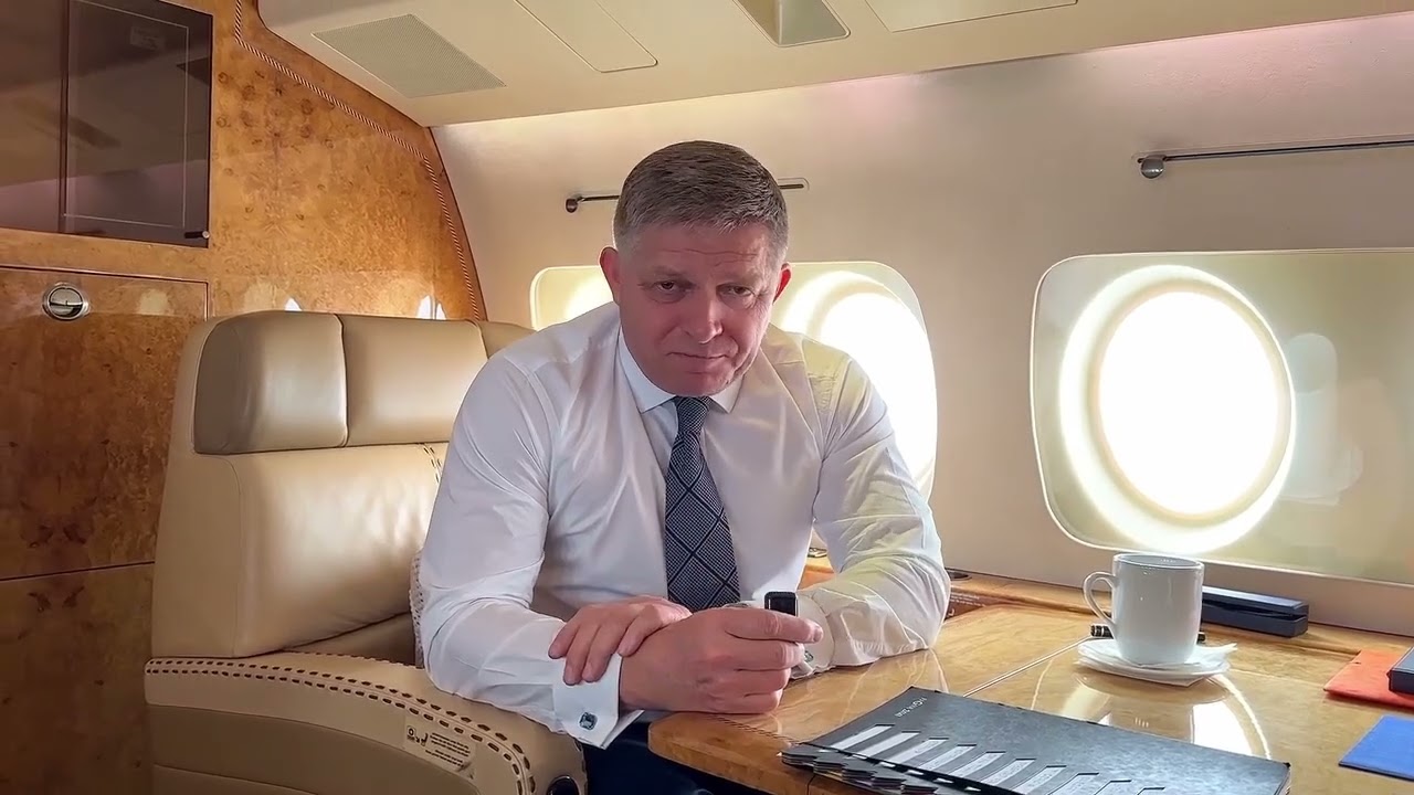 R. Fico: E. Macron urobil včera zo slovenskej opozície a liberálnych médií hlupákov